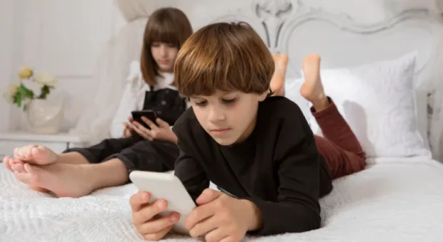 Новости России - Nokia выпустила розовый «барби-смартфон»