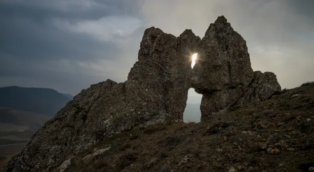 Новости Крыма - Урочище, спрятанное в горах, и призрак на утёсе