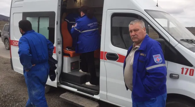 Жертв столкновения под Севастополем вызволяли спасатели