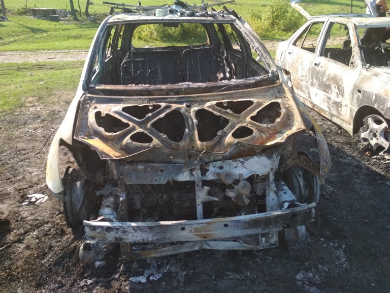 ForPost - Новости: Неизвестные сожгли три автомобиля вблизи военно-патриотического лагеря под Севастополем