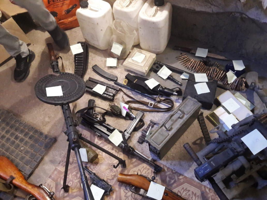 ForPost - Новости: В Севастополе задержали продавцов боевого оружия «на сувениры» 
