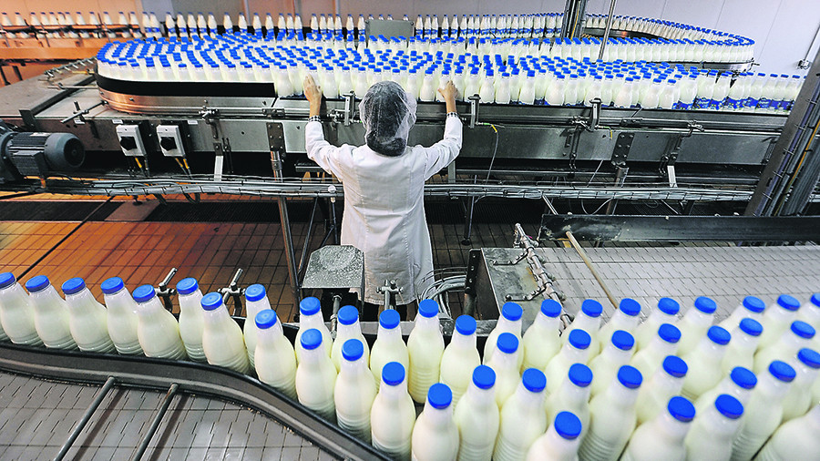 ForPost - Новости : Минсельхоз позволил восстановленному молоку синеватый оттенок