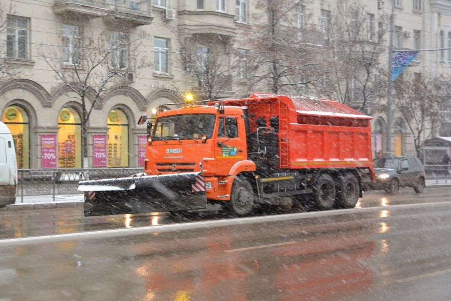ForPost - Новости : Снег и нулевая температура не напугали автомобилистов Севастополя