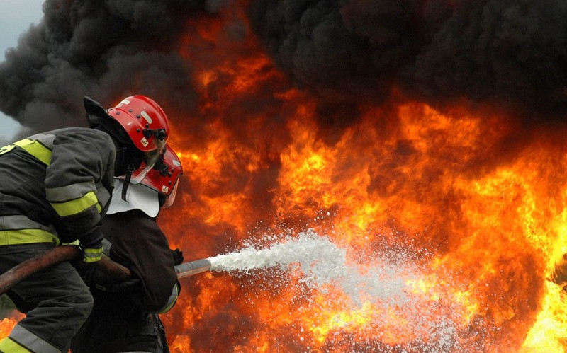 ForPost - Новости : В Евпатории ночью спасли жильцов горевшего дома
