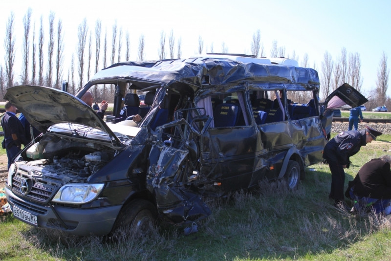 ForPost - Новости : Названы возможные причины столкновения поезда и автобуса