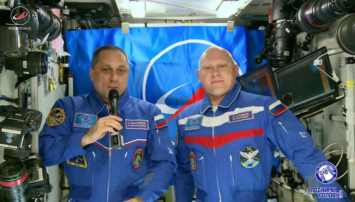 ForPost - Новости : Экипаж МКС поздравил всех с Днем космонавтики