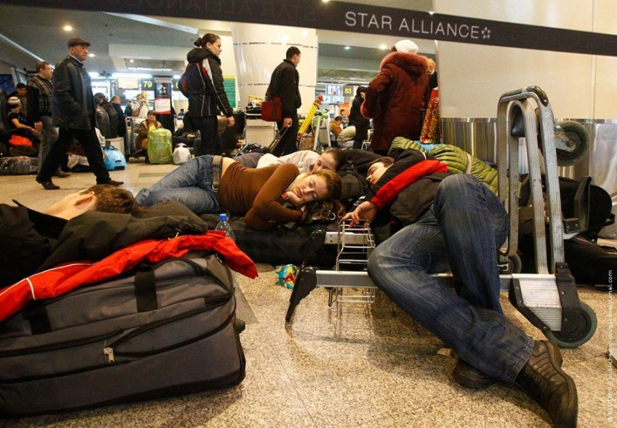 Пассажиры в аэропорту