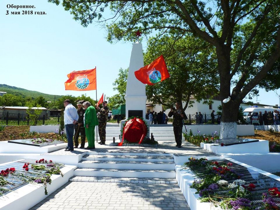 ForPost - Новости : Братское воинское кладбище в Оборонном восстановлено