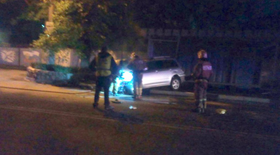 ForPost - Новости : Ночью в Севастополе таранили заборы и устраивали лобовые столкновения
