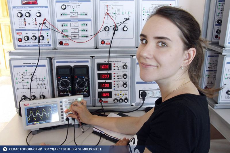 ForPost - Новости : Студенты СевГУ будут оттачивать навыки на новейшем оборудовании лаборатории радиоэлектроники