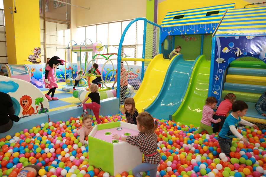Детские площадки в торговых центрах станут безопаснее | ForPost