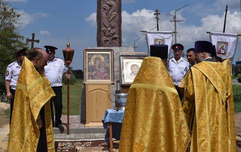 ForPost - Новости : В Джанкое освящён наибольший в Крыму поклонный крест