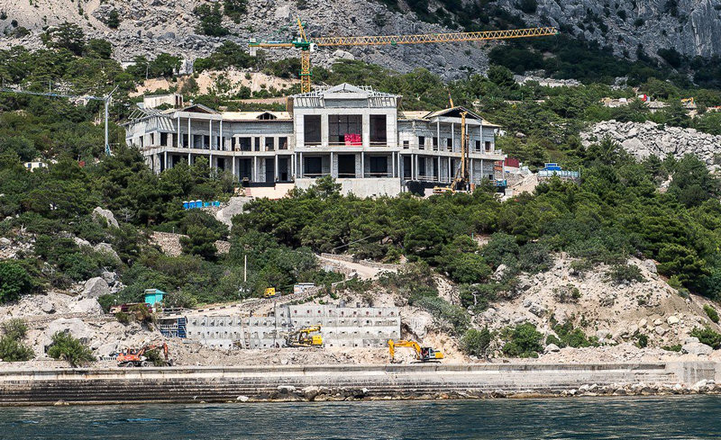 «Крымская дача» Путина: Забор в 6 метров, охранная зона и закрытый пляж