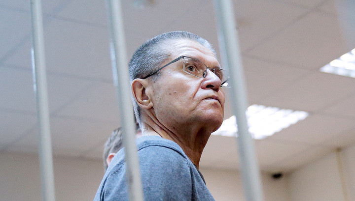 Со счета Улюкаева снят арест, чтобы взыскать 130 миллионов Со счета Улюкаева снят арест, чтобы взыскать 130 миллионов