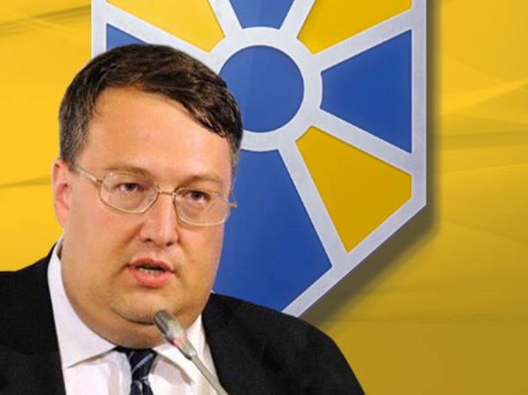 На Украине призвали отбирать имущество у тех, кто поддержал воссоединение Крыма и России На Украине призвали отбирать имущество у тех, кто поддержал воссоединение Крыма и России