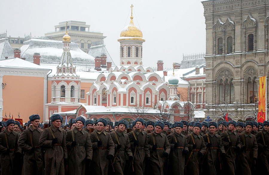 Связь времен восстановлена: эксперт оценил парад 7 ноября в Москве Связь времен восстановлена: эксперт оценил парад 7 ноября в Москве