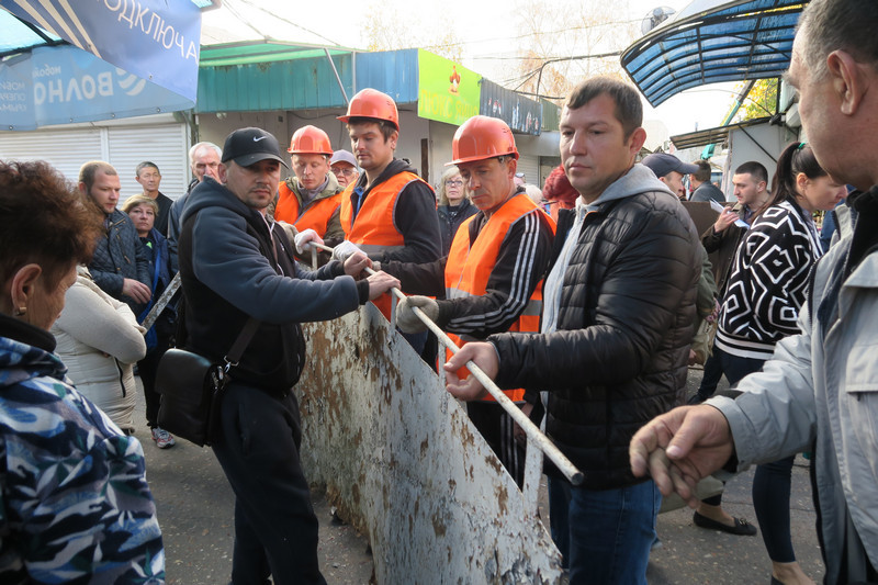 Предприниматели рынок. Рыбная ярмарка в Севастополе 2020. Гараж директор рынка снесём. Форпост г находка работа. Новости Севастополя сегодня снос рынка.