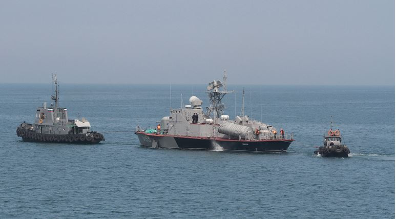 Три корабля ВМС Украины незаконно пересекли российскую границу Три корабля ВМС Украины незаконно пересекли российскую границу