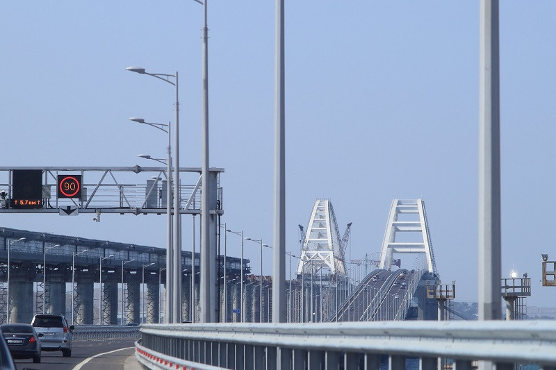 Крымский мост миновал рубеж в три миллиона автомобилей Крымский мост миновал рубеж в три миллиона автомобилей