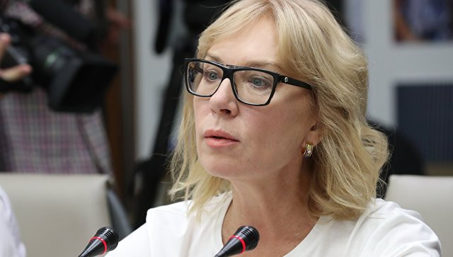 Украинский омбудсмен потеряла сознание во время речи Порошенко Украинский омбудсмен потеряла сознание во время речи Порошенко