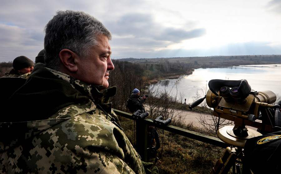 Порошенко заявил о переброске десантников к границе с Россией Порошенко заявил о переброске десантников к границе с Россией