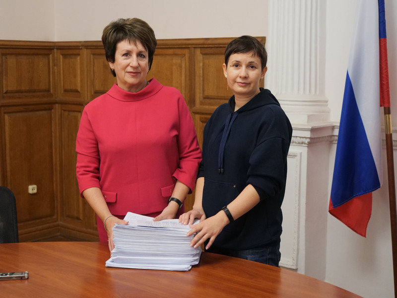 ForPost - Новости : Подписи за спасение Матросского бульвара переданы в парламент Севастополя