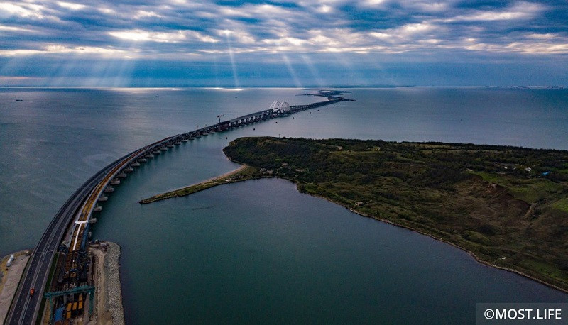 ForPost - Новости : Крымский мост — возможность для дальнейшего движения вперёд, — Путин