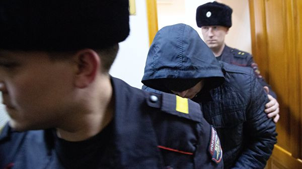 Суд в Уфе продлил арест трех экс-полицейских по делу об изнасиловании Суд в Уфе продлил арест трех экс-полицейских по делу об изнасиловании