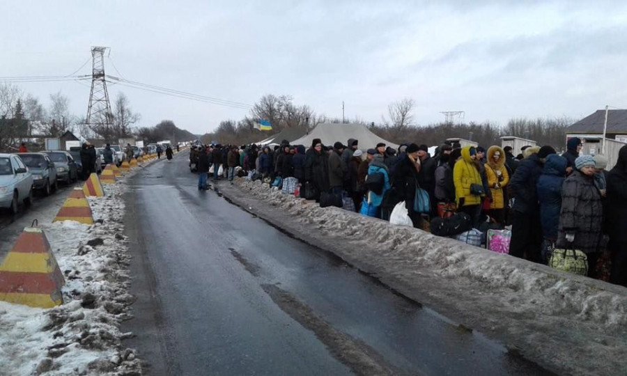 Пожилая женщина скончалась на КПП под Горловкой после кражи денег украинскими пограничниками Пожилая женщина скончалась на КПП под Горловкой после кражи денег украинскими пограничниками