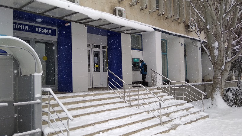 В Крыму метель и гололёд победили коммунальщиков В Крыму метель и гололёд победили коммунальщиков