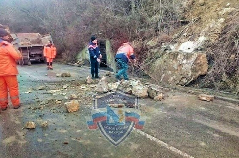 ForPost - Новости : В Севастополе продолжают ловить камни с неба 
