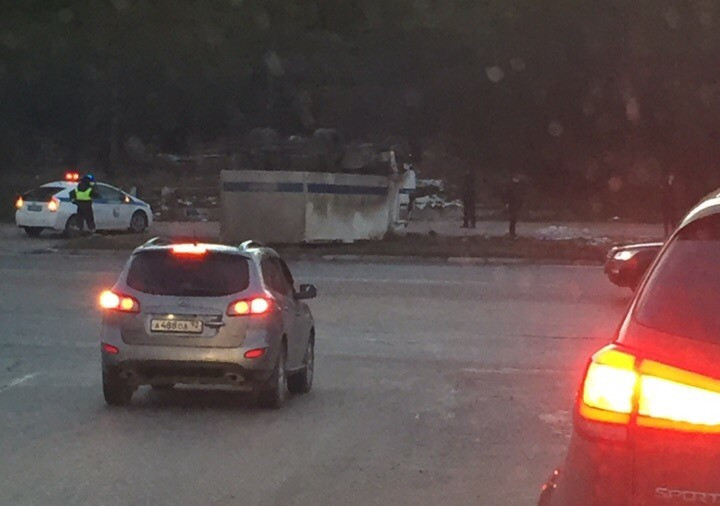ForPost - Новости : Под Севастополем перевернулась машина для заключенных 