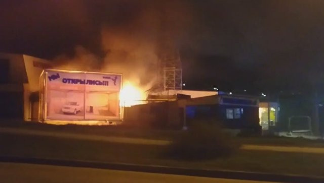 ForPost - Новости : В Севастополе при загадочных обстоятельствах сгорел автосервис
