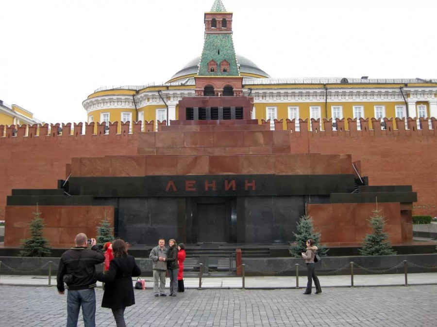ForPost - Новости : Мавзолей Ленина облили маслом