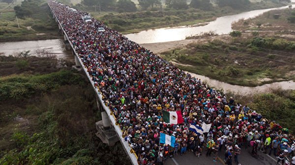 ForPost - Новости : Новый караван мигрантов начал движение по Мексике к США