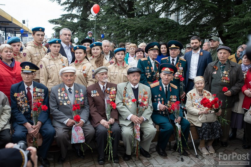 ForPost - Новости : Симферополь отмечает 75-летие освобождения от оккупантов