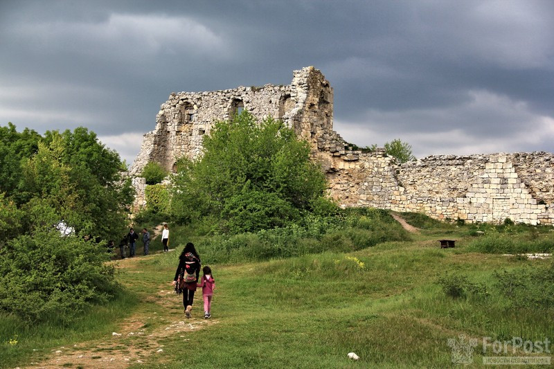 ForPost - Новости : Мангуп — малахитовое королевство Крыма