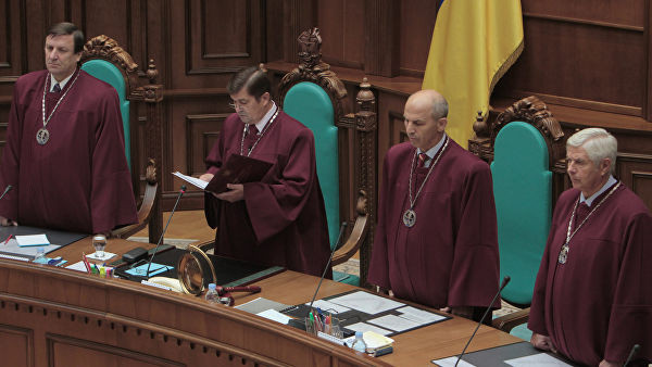 ForPost - Новости : Главу Конституционного суда Украины отправили в отставку