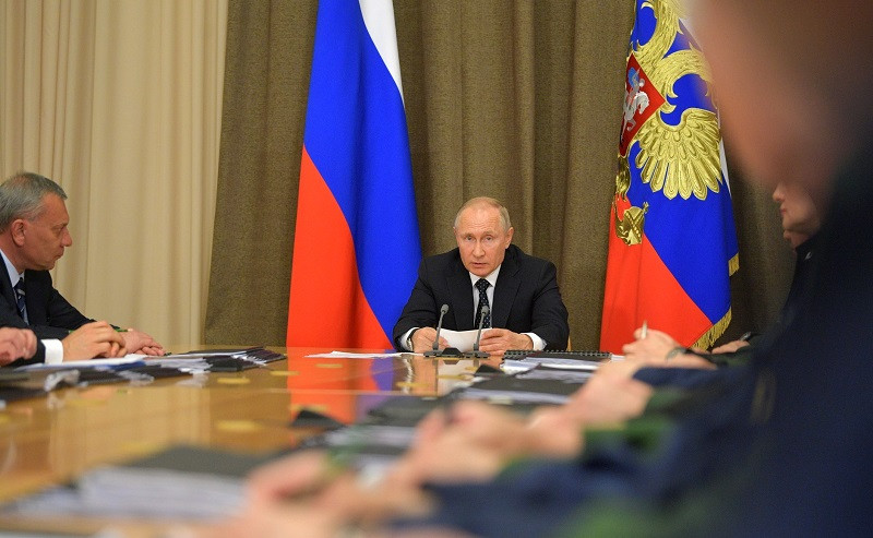 ForPost - Новости : Путин: Москва занимается заведением торговых сетей в Крым