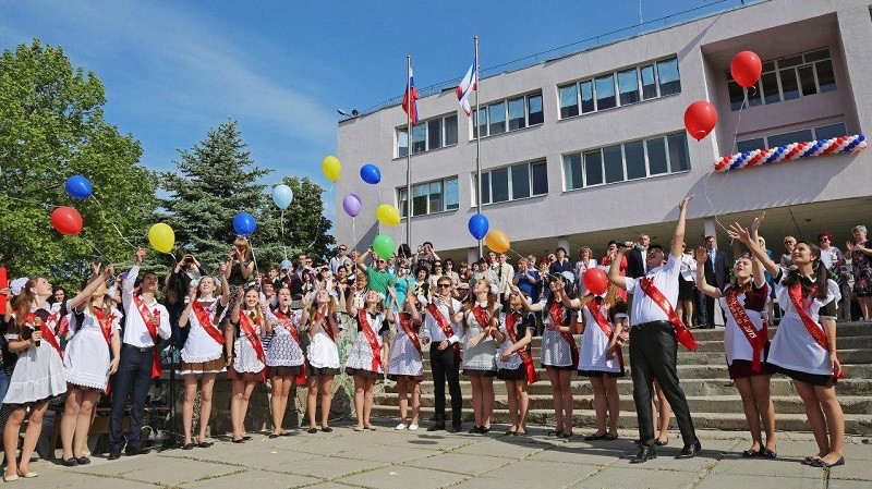 ForPost - Новости : Крымские школьники отправились во взрослую жизнь
