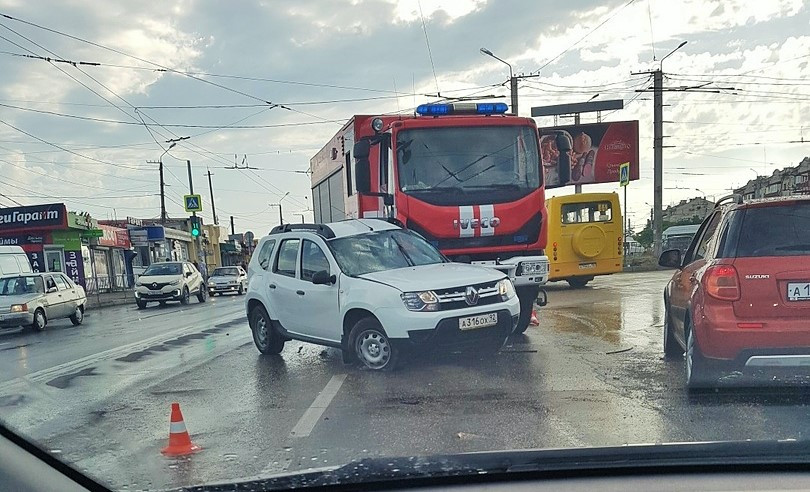 ForPost - Новости : В Севастополе водитель не пропустил пожарных на встречной полосе