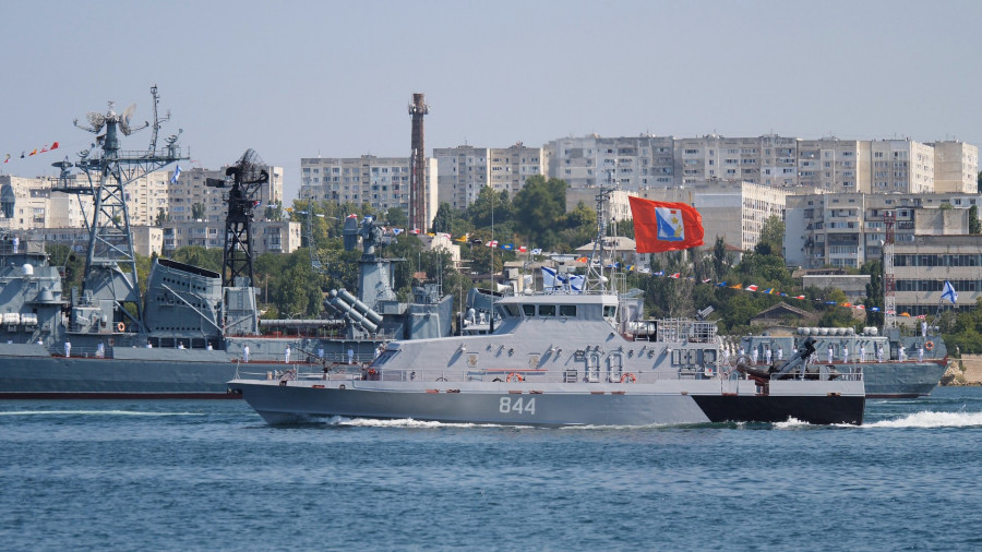 ForPost - Новости : На параде в Севастополе показали мощь и доблесть ВМФ России 