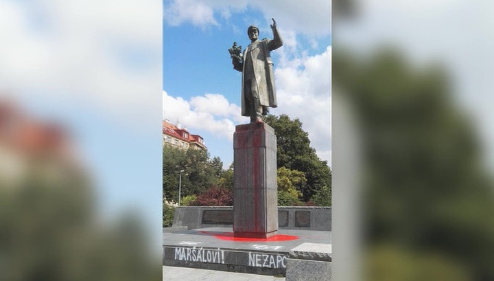 ForPost - Новости : В Праге осквернили памятник маршалу Коневу