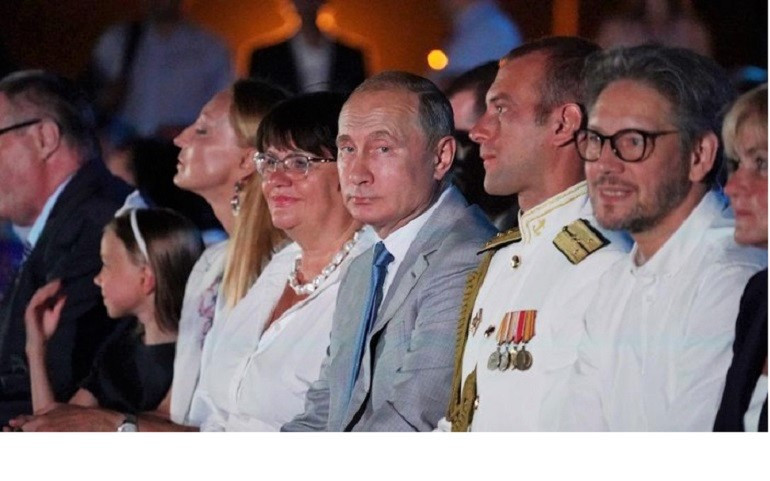 ForPost - Новости : Путин отметил севастопольских луначарцев орденом и званиями 