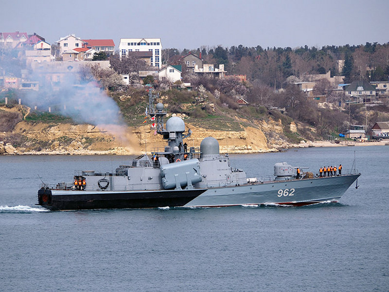 ForPost - Новости : На корабле Черноморского флота в Севастополе возник пожар