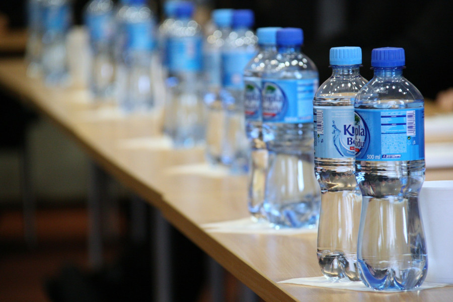 ForPost - Новости : В России может подорожать вода в бутылках