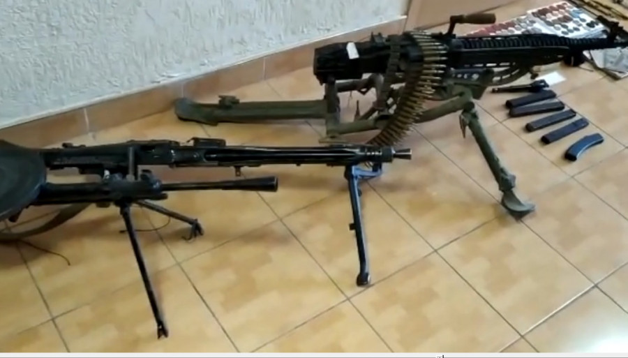 ForPost - Новости : В Севастополе задержали продавцов боевого оружия «на сувениры» 