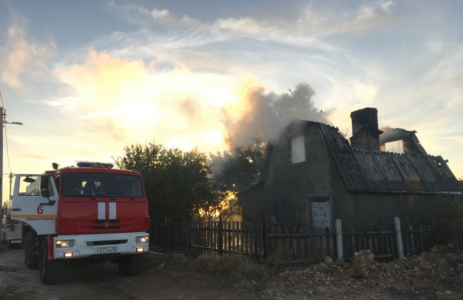 ForPost - Новости : В Севастополе горел садовый дом
