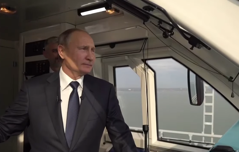 ForPost - Новости : Путин открыл железнодорожное движение по Крымскому мосту