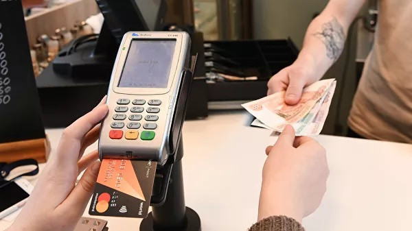 ForPost - Новости : Экономист объяснил отказ банков от кредитования в магазинах